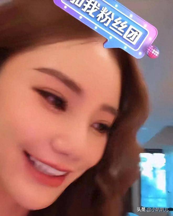 杨阿姨做酸辣土豆丝和韭菜盒子吃得超香pg电子试玩入口汪小菲俩孩子不挑食小(图2)