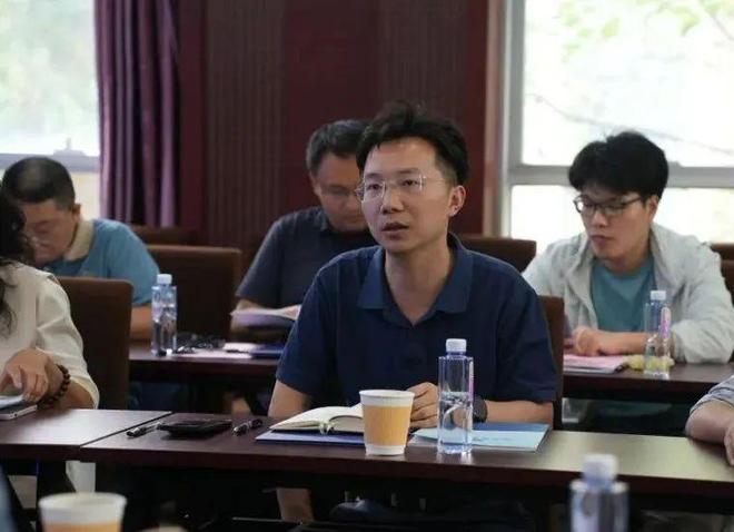办第九个全国科技工作者日活动暨分支机构秘书长交流会pg电子娱乐平台【致敬科技工作者】四川省电子学会举(图2)
